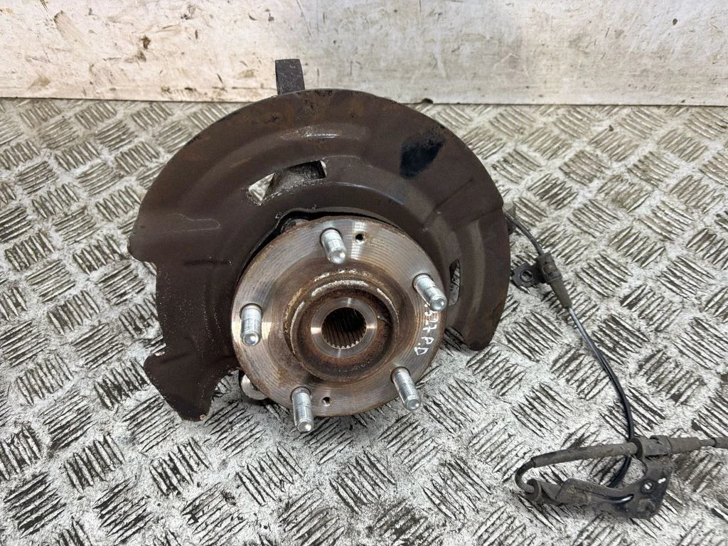Front wheel hub – right