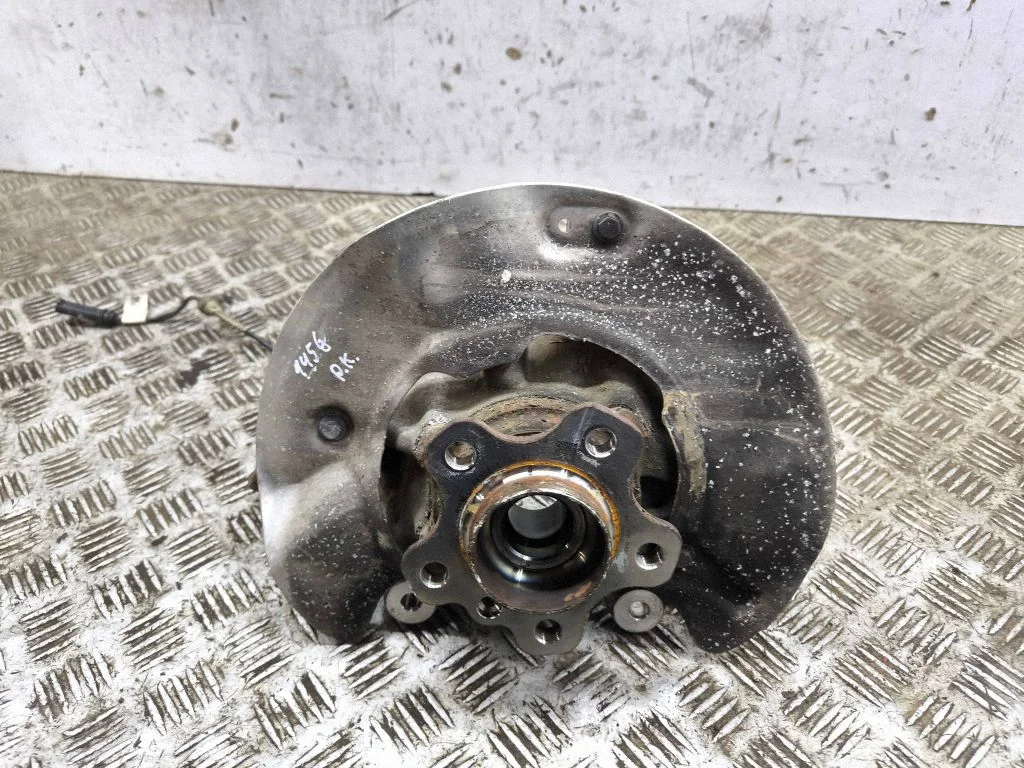 Front wheel hub 13095811