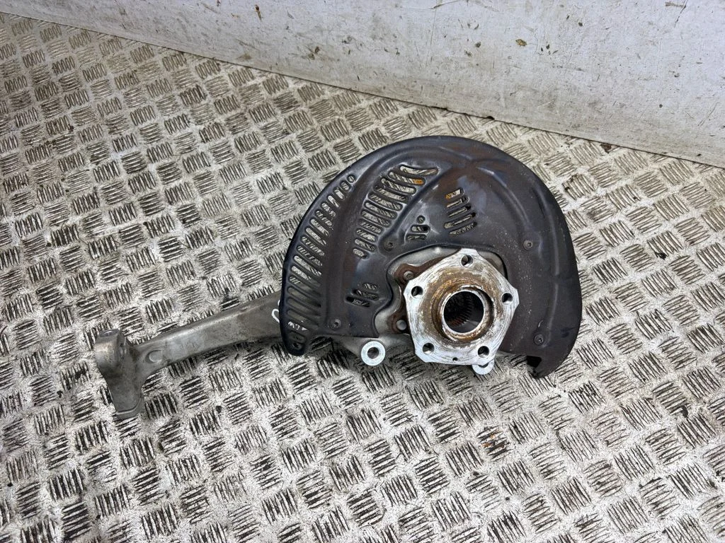 Front wheel hub – right