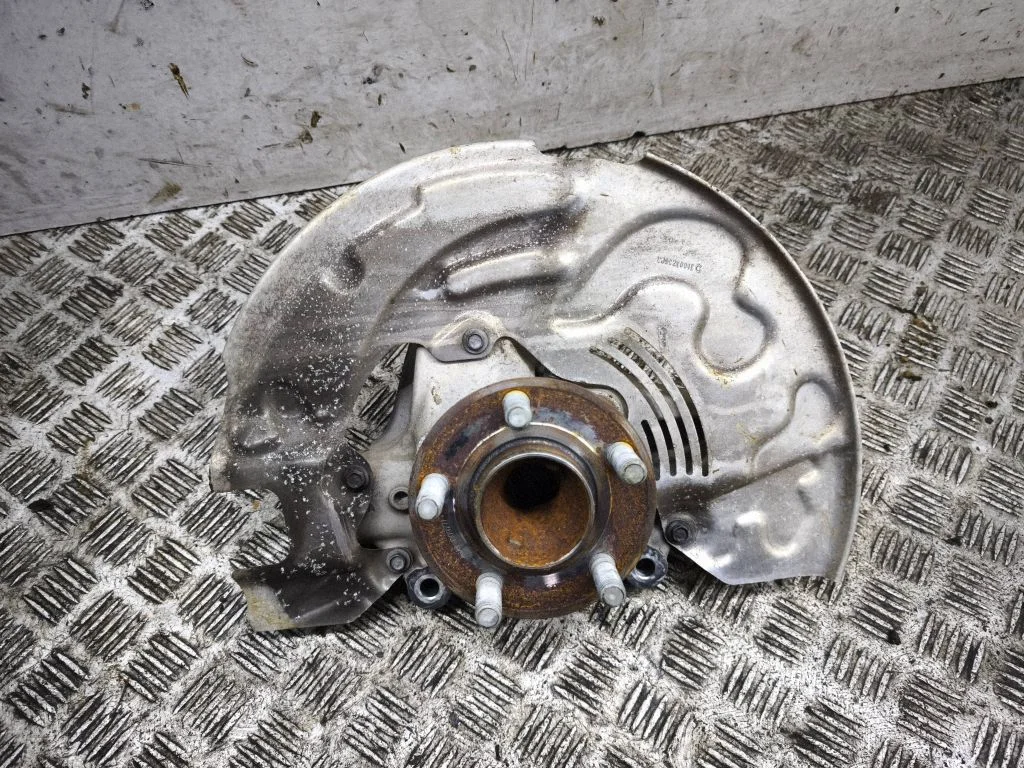 Front wheel hub – right