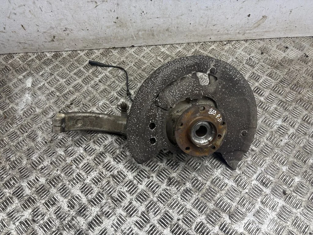 Front wheel hub – right