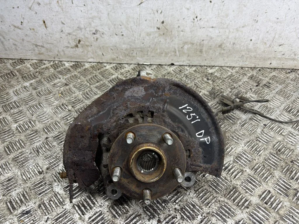 Front wheel hub – right