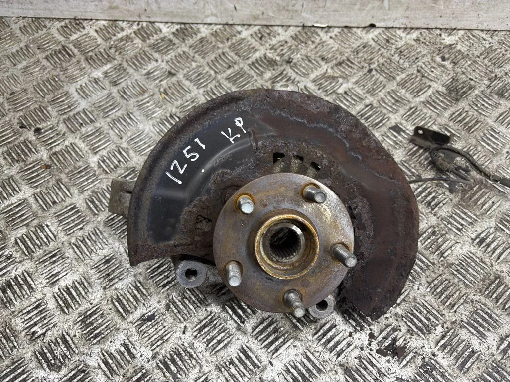 Front wheel hub – left