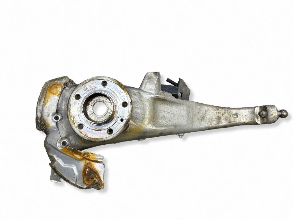 Front wheel hub M9R32C300AC
