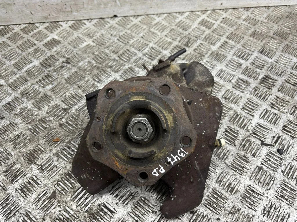 Front wheel hub – right