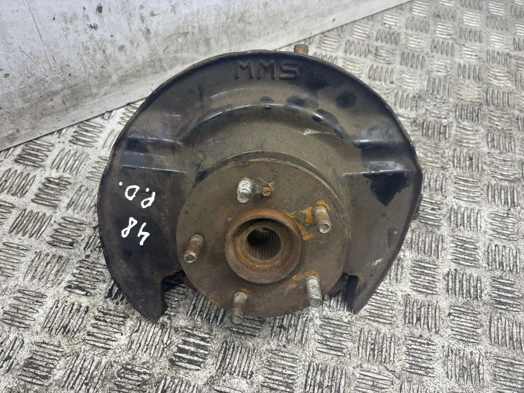 Front wheel hub – right