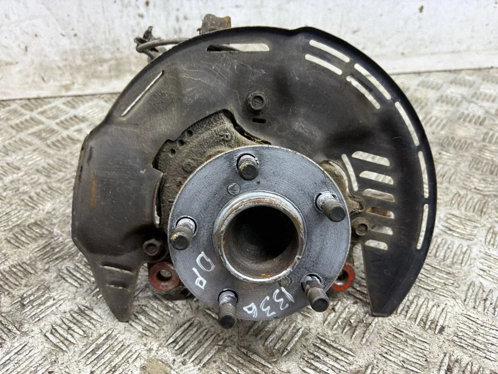 Front wheel hub – right