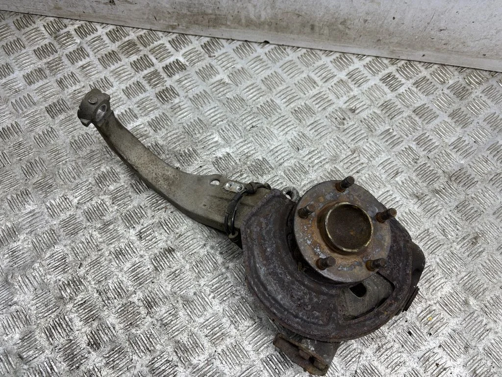 Front wheel hub – right