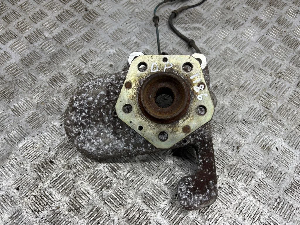 Front wheel hub – right