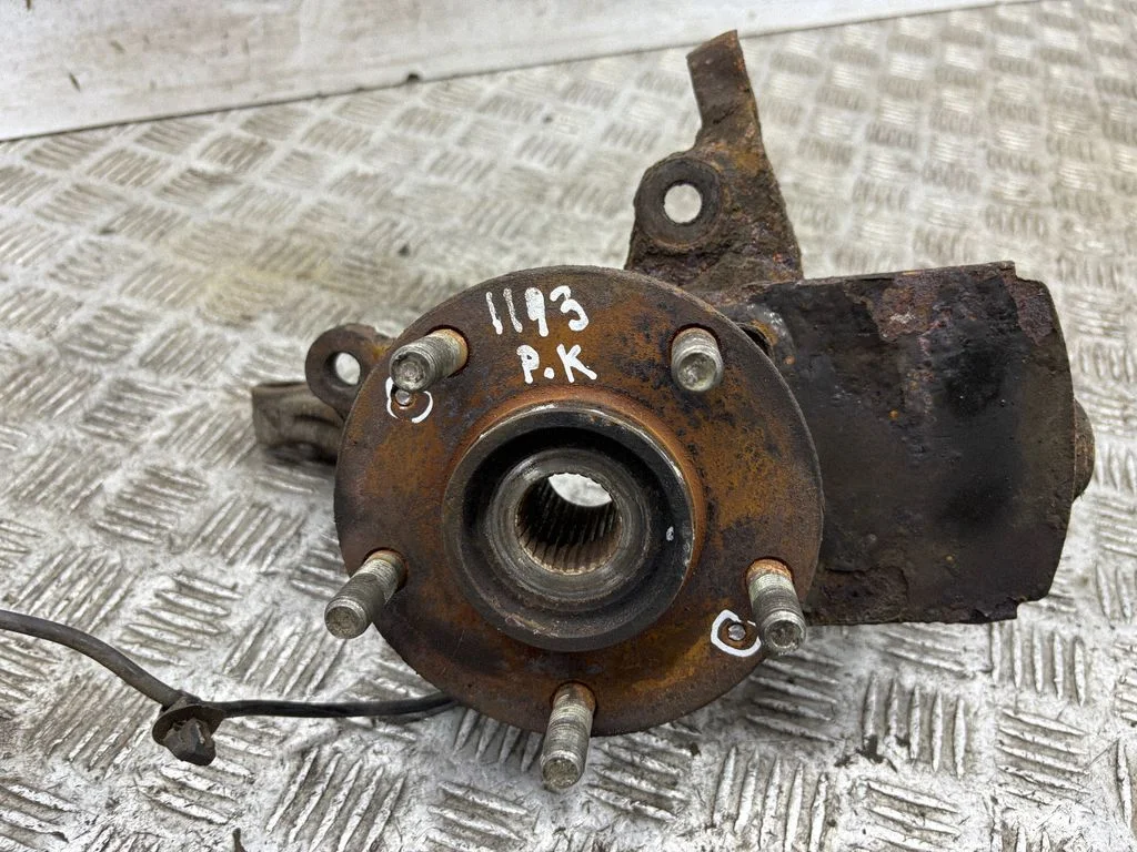 Front wheel hub – left