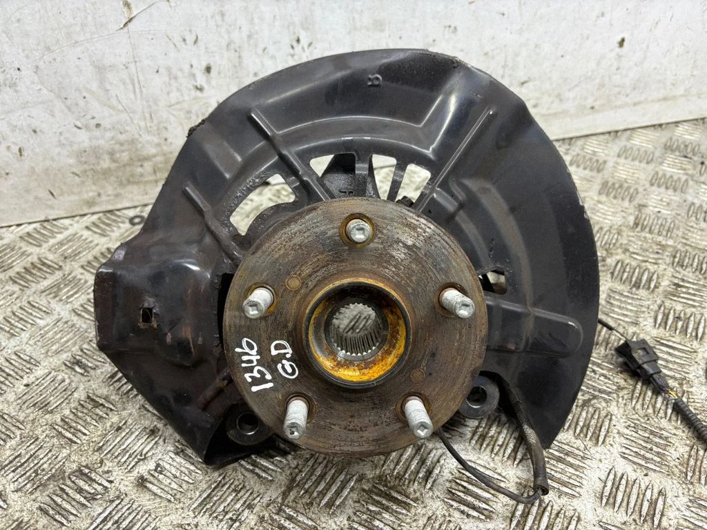 Front wheel hub – right