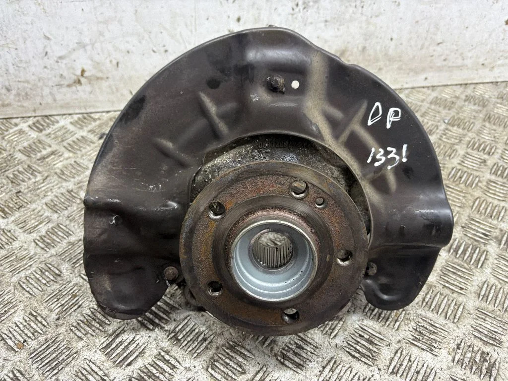 Front wheel hub – right