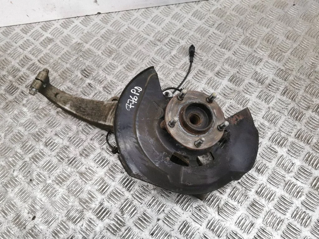Front wheel hub – right