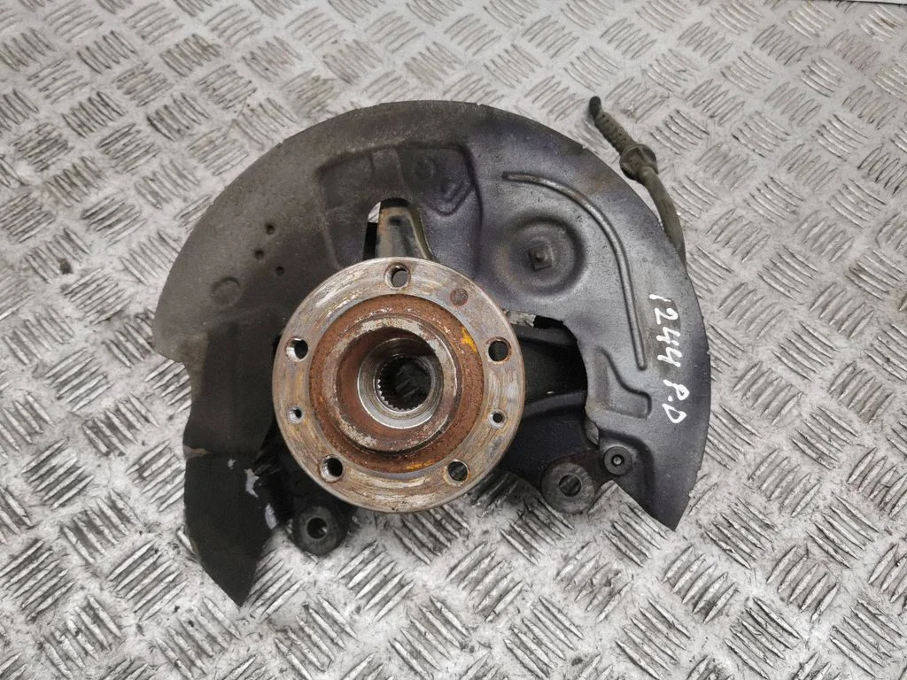 Front wheel hub – right