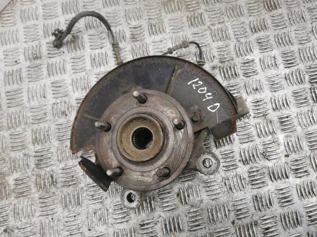 Front wheel hub – right