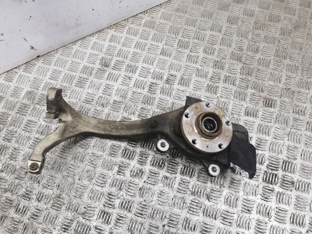 Front wheel hub