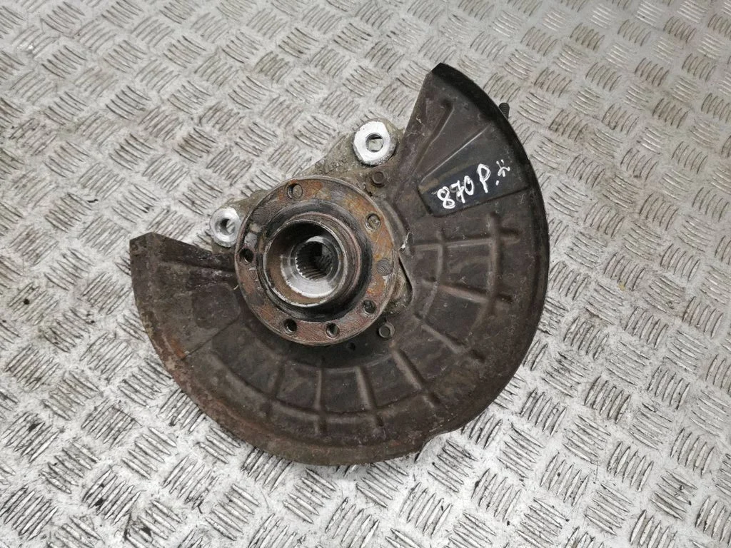Front wheel hub – left