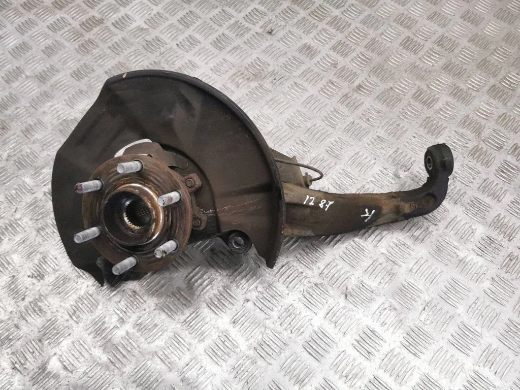 Front wheel hub – left