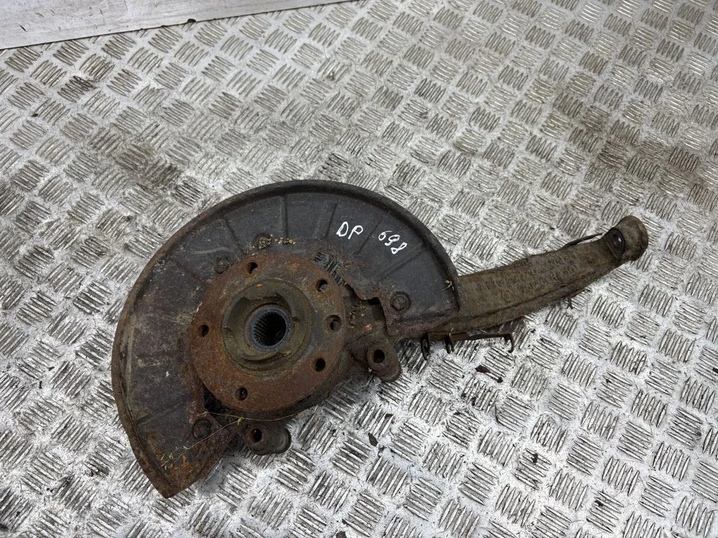Front wheel hub – right