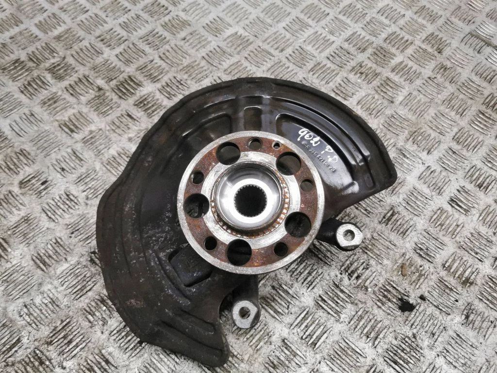 Front wheel hub – right