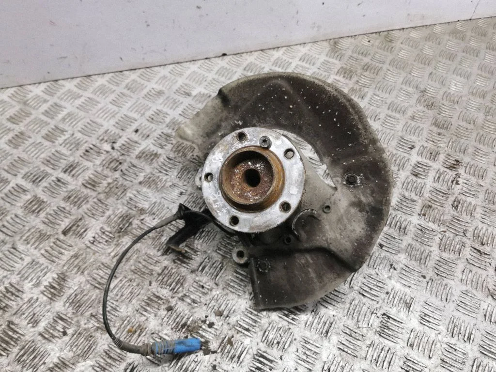 Front wheel hub 6760954