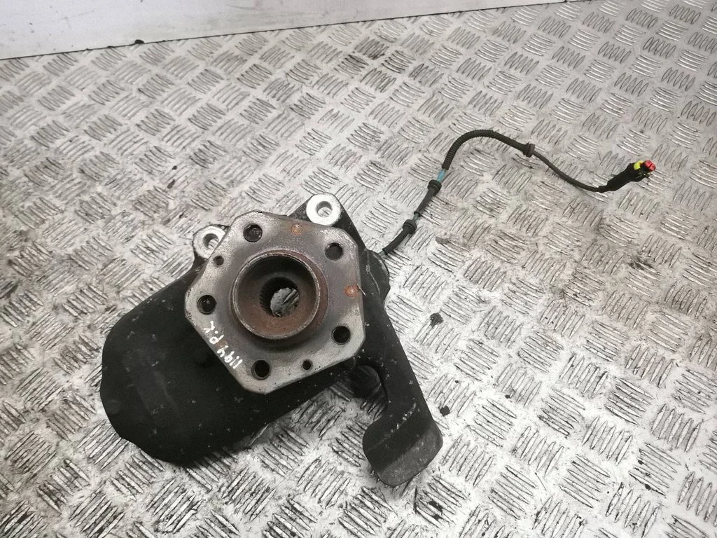 Front wheel hub – left