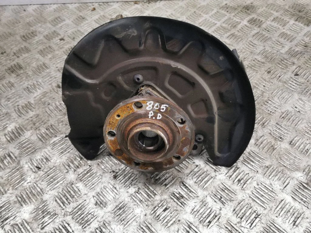 Front wheel hub – right