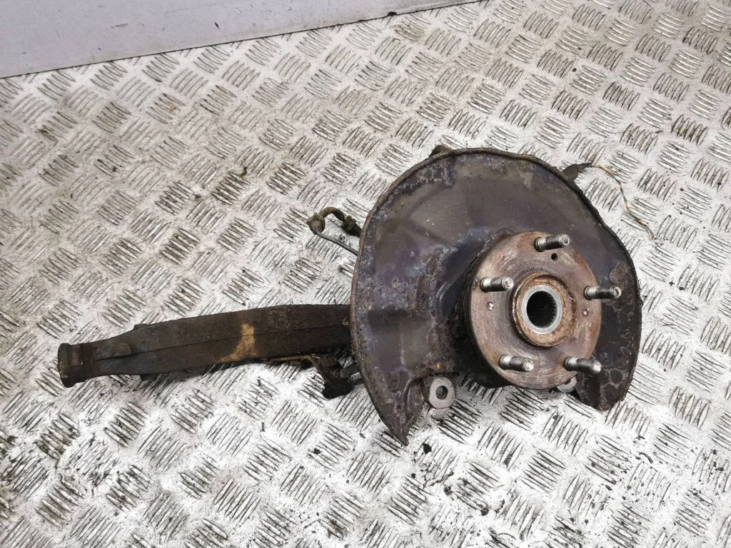 Front wheel hub – left