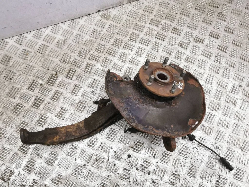 Front wheel hub – right