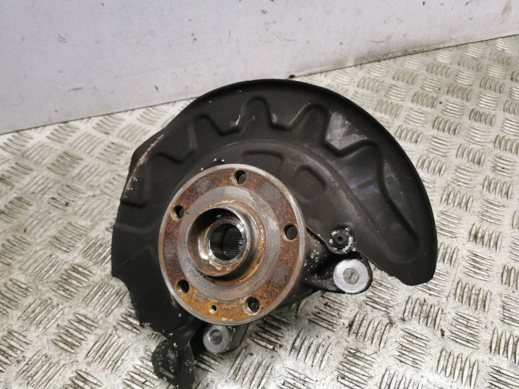 Front wheel hub – right
