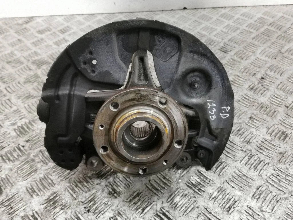 Front wheel hub – right