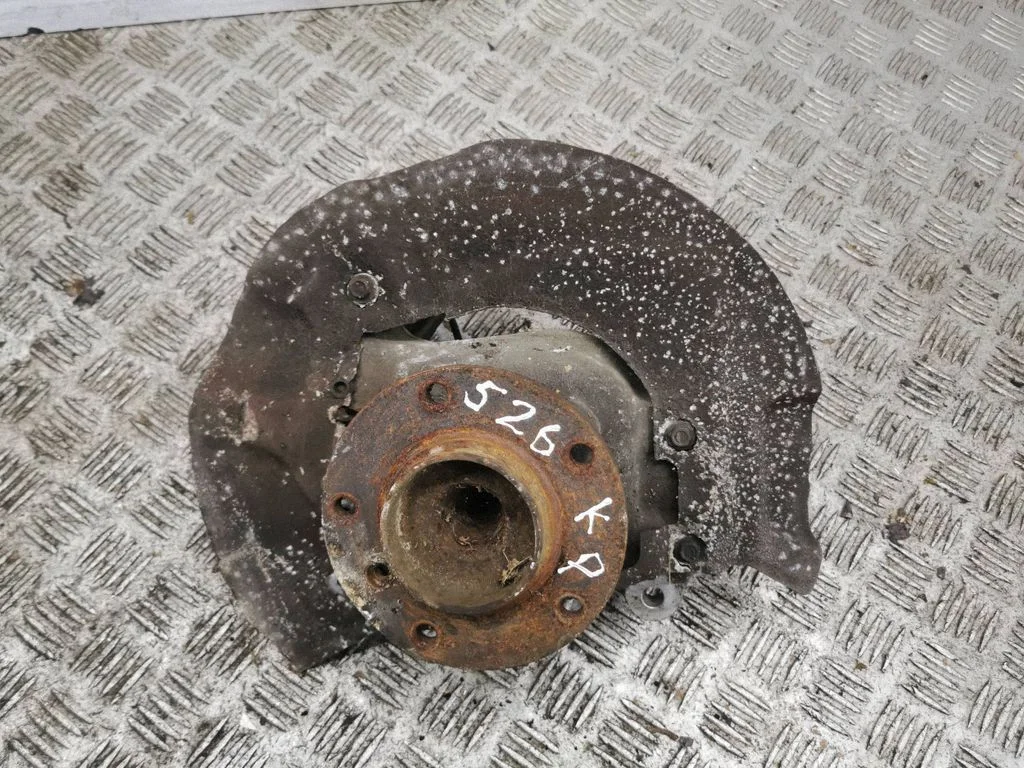 Front wheel hub – left
