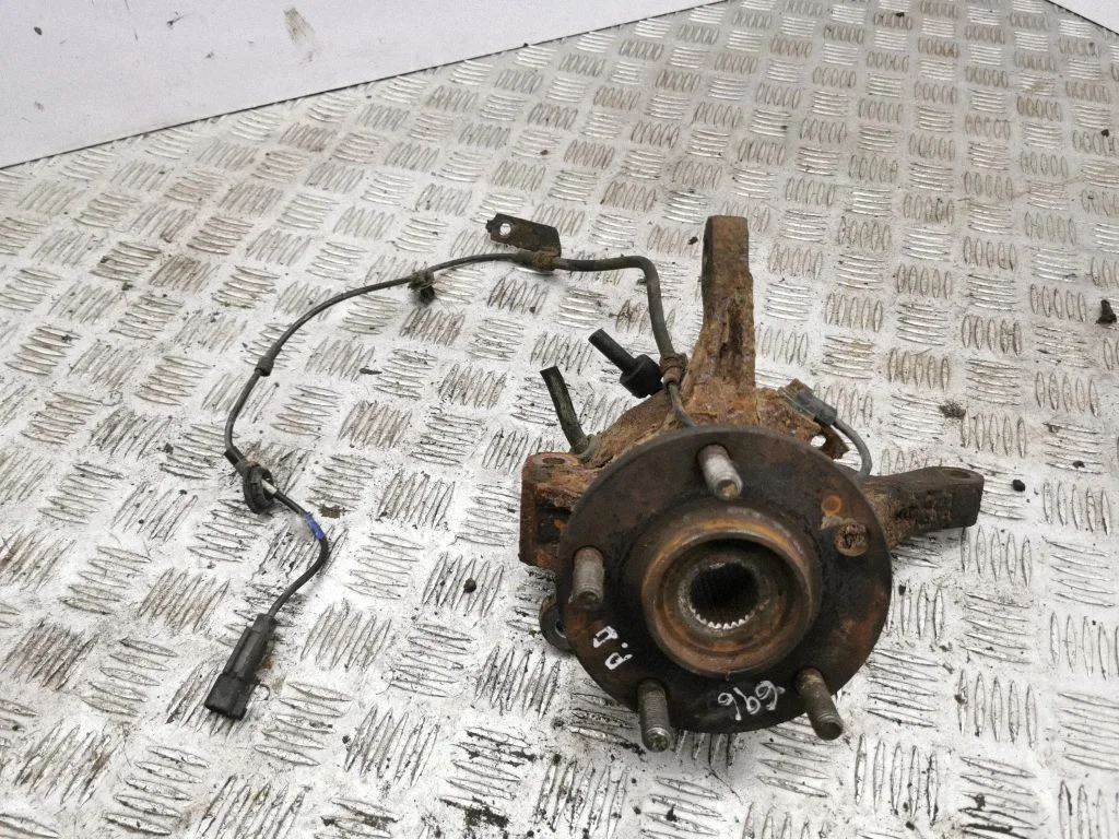 Front wheel hub – right