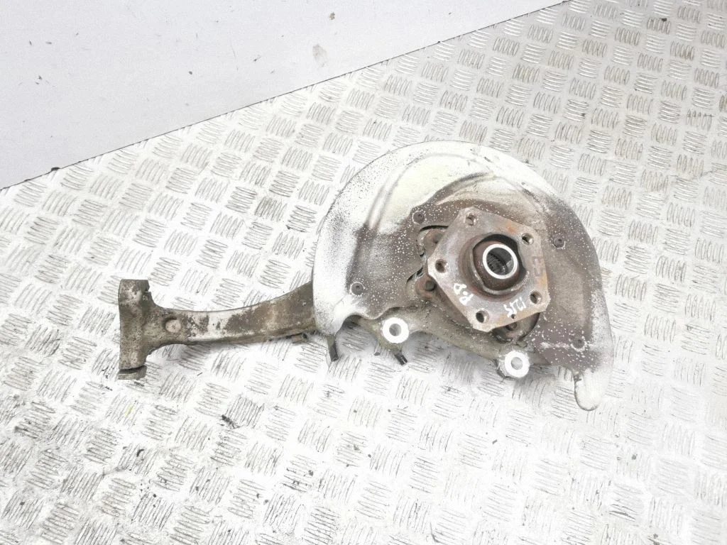Front wheel hub – right