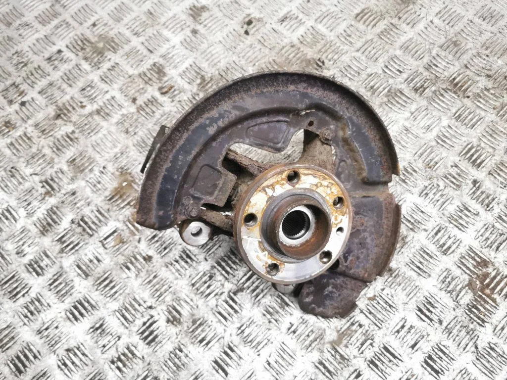 Front wheel hub – left