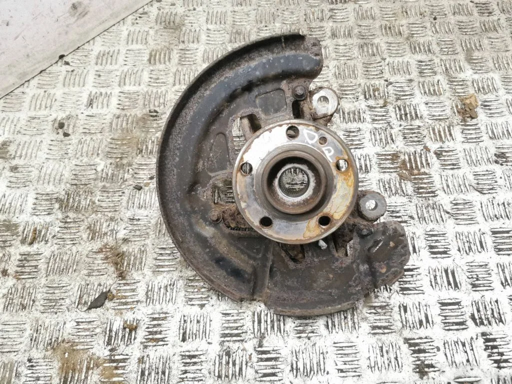 Front wheel hub – right