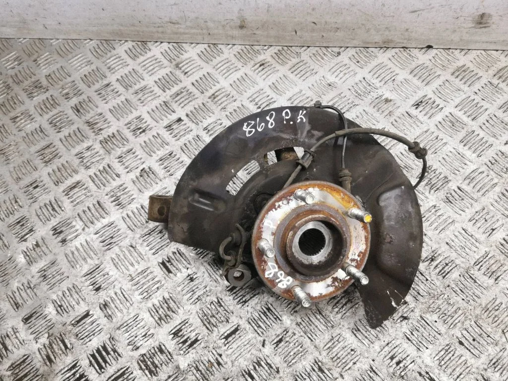 Front wheel hub – left