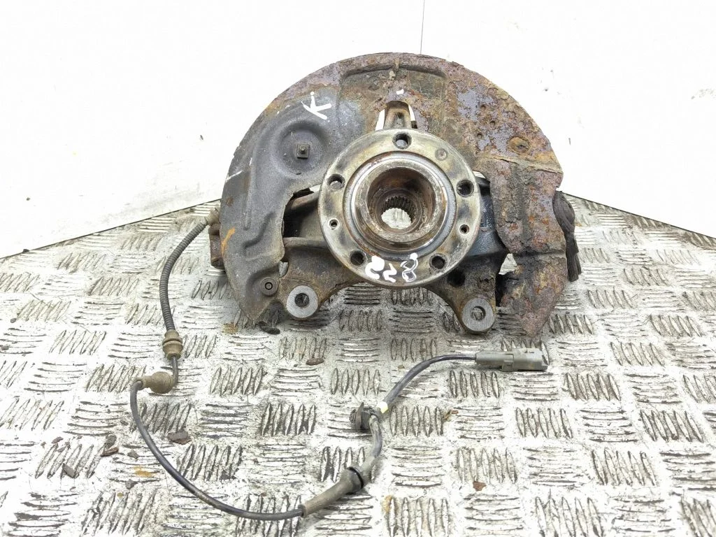 Front wheel hub – left