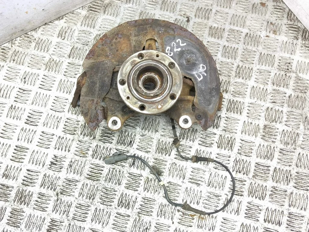 Front wheel hub – right