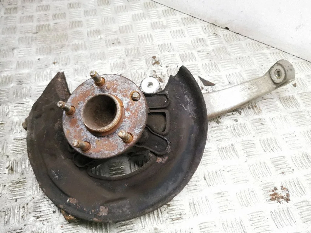 Front wheel hub – right