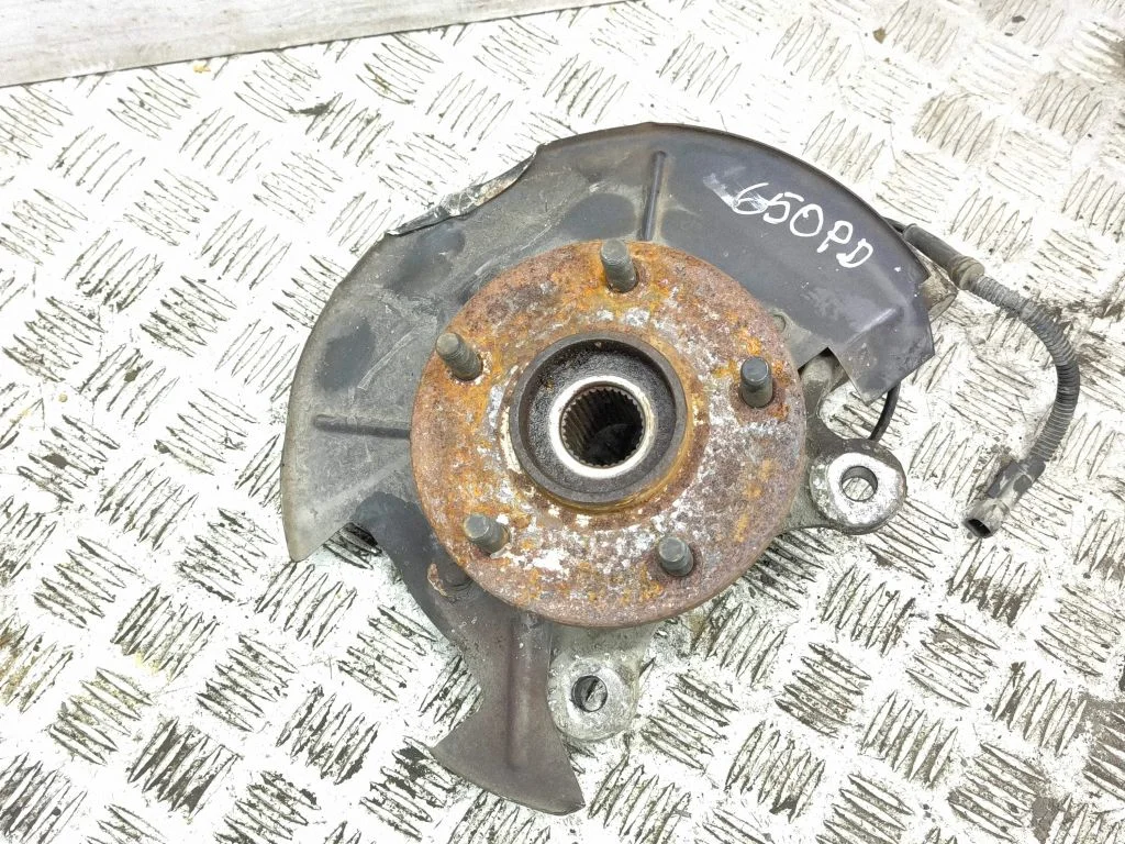 Front wheel hub – right