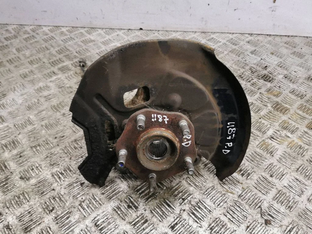 Front wheel hub – right