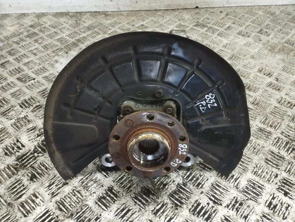 Front wheel hub – right