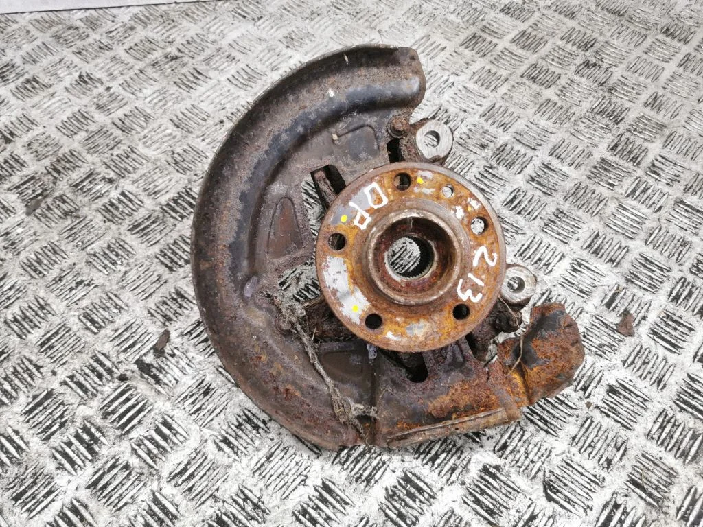 Front wheel hub – right