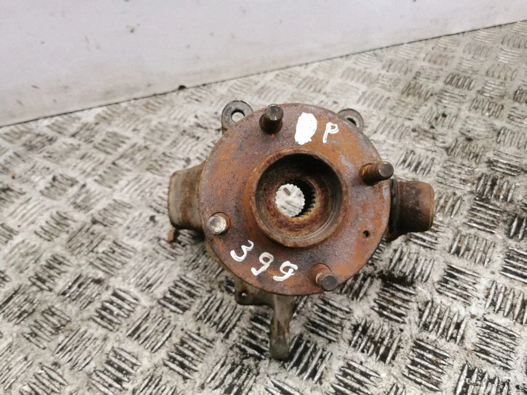 Front wheel hub – right