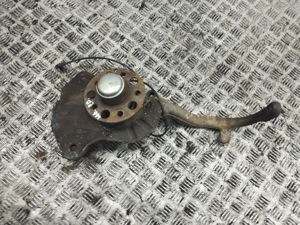 Front wheel hub – right