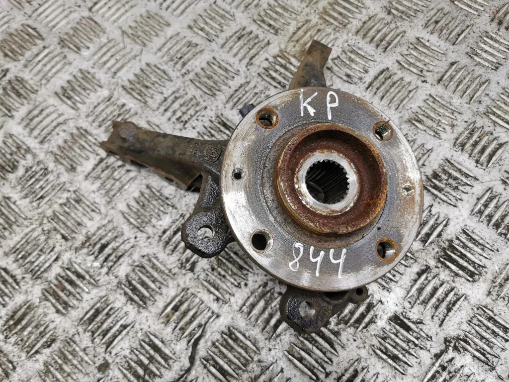 Front wheel hub – left