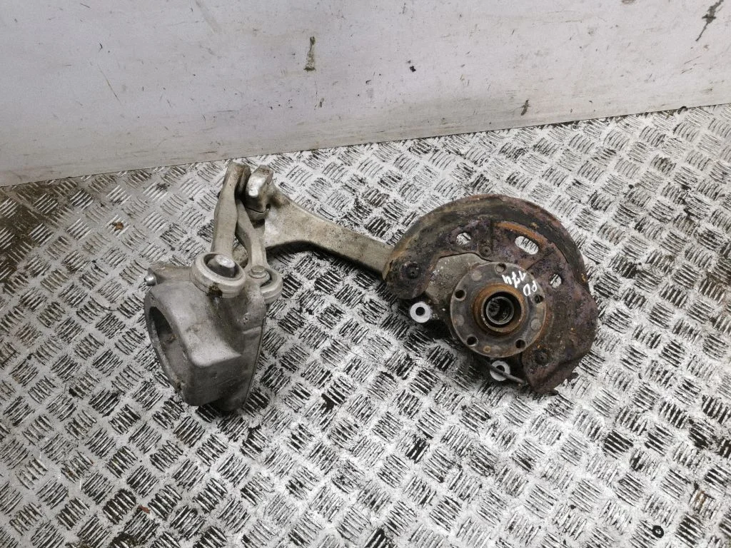 Front wheel hub – right