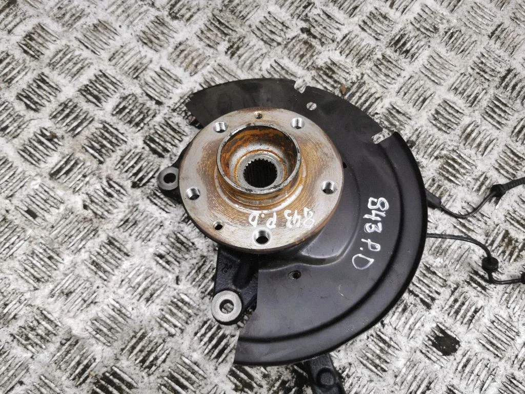 Front wheel hub – right