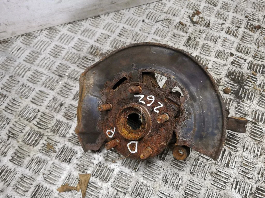 Front wheel hub – right
